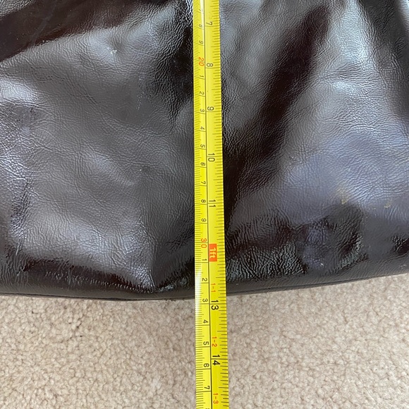 Large coach utility bag brown. Patent leather . - Picture 12 of 12